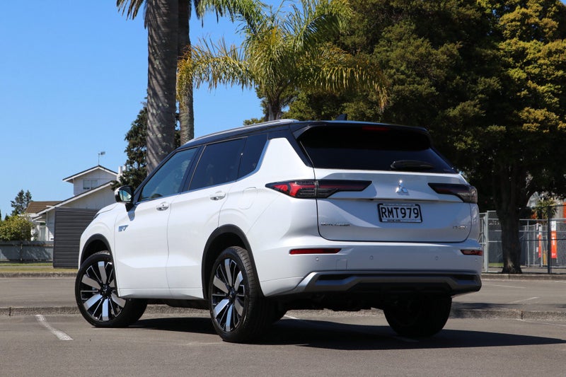 2025 Mitsubishi Outlander EXCEED PHEV 4WD image 2