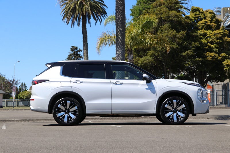 2025 Mitsubishi Outlander EXCEED PHEV 4WD image 3