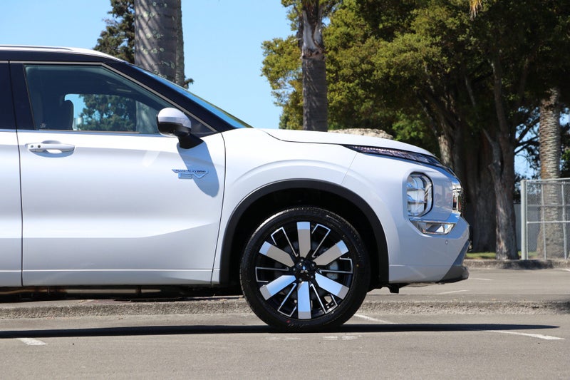 2025 Mitsubishi Outlander EXCEED PHEV 4WD image 4