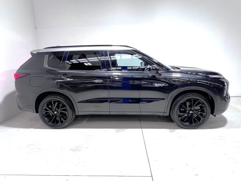 2025 Mitsubishi Outlander EXCEED PHEV 4WD - 7 S... image 3