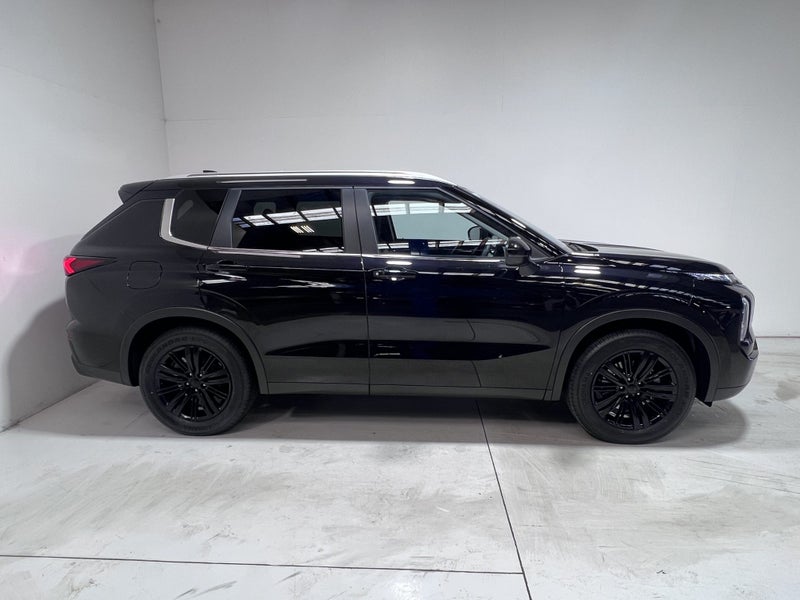 2025 Mitsubishi Outlander LS 2.5 2WD AUTO image 3