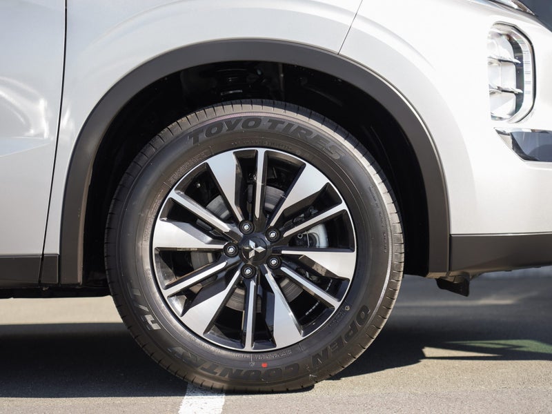 2025 Mitsubishi Outlander LS 2.5 PETROL 5 SEAT... image 5