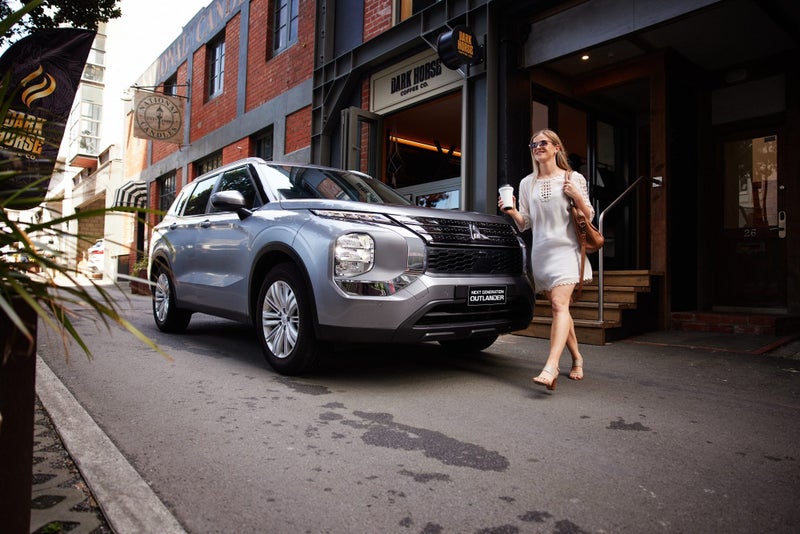 2025 Mitsubishi Outlander LS 2.5L 4wd 5str image 3