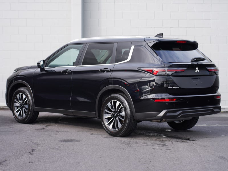 2025 Mitsubishi Outlander LS 2.5P 2WD image 2