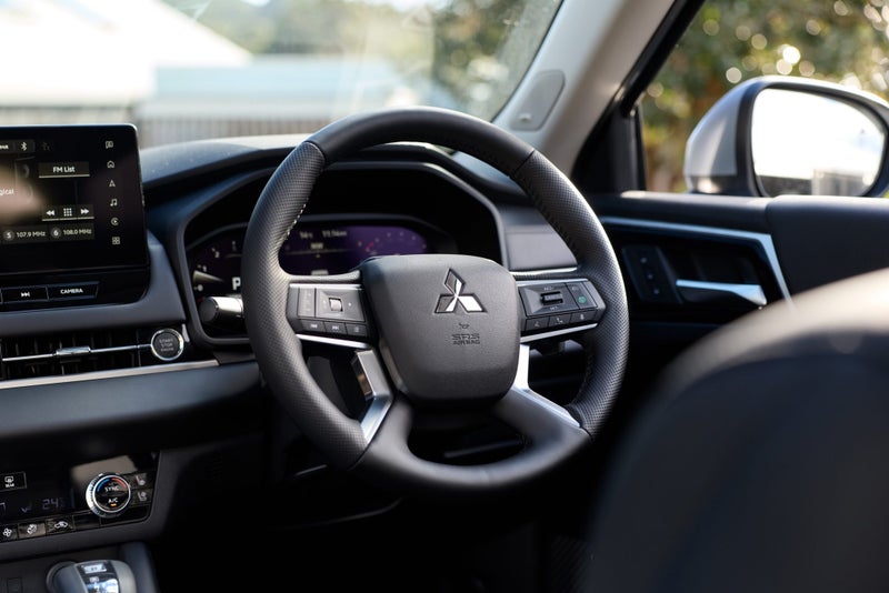 2025 Mitsubishi Outlander LS 2.5P/2WD/CVT image 3