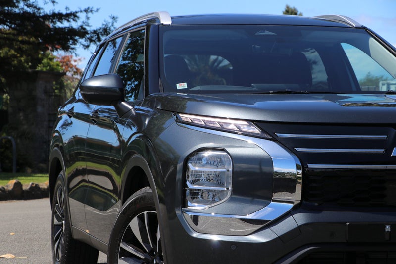 2025 Mitsubishi Outlander LS 2.5P 4WD image 4