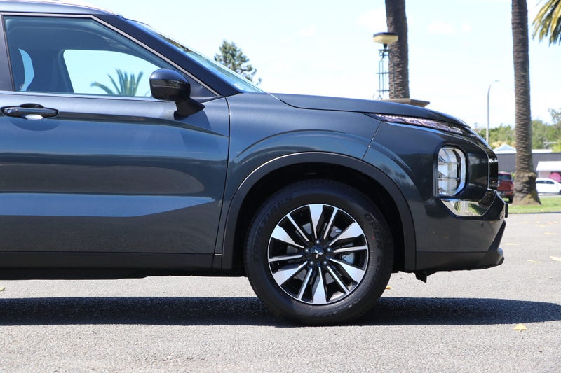 2025 Mitsubishi Outlander LS 2.5P 4WD image 5