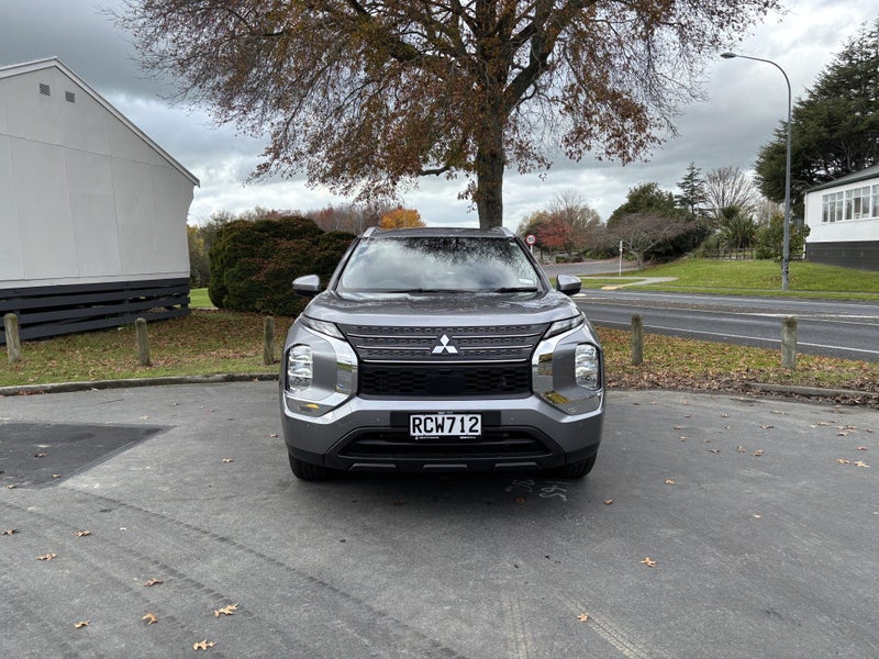 2025 Mitsubishi Outlander LS 2.5P/4WD/CVT AUTO... image 3