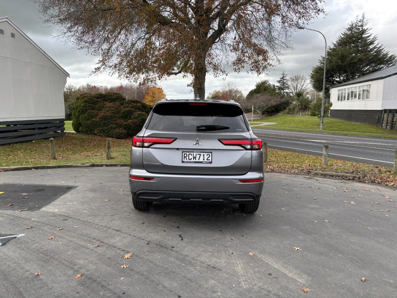 2025 Mitsubishi Outlander LS 2.5P/4WD/CVT AUTO... image 5