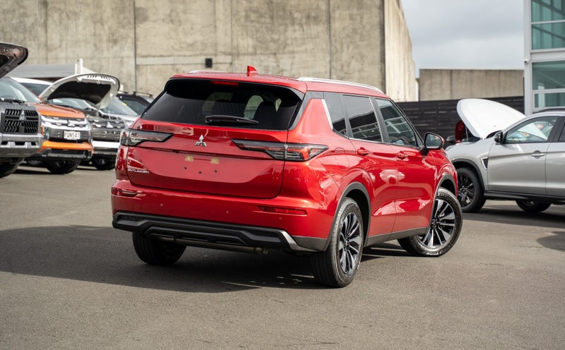 2025 Mitsubishi Outlander Ls 2.5P/Cvt image 2