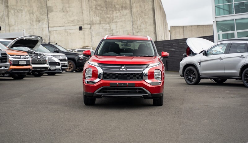 2025 Mitsubishi Outlander Ls 2.5P/Cvt image 3