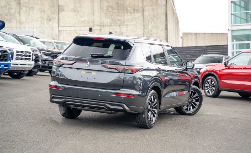 2025 Mitsubishi Outlander Ls 2.5P/Cvt image 2