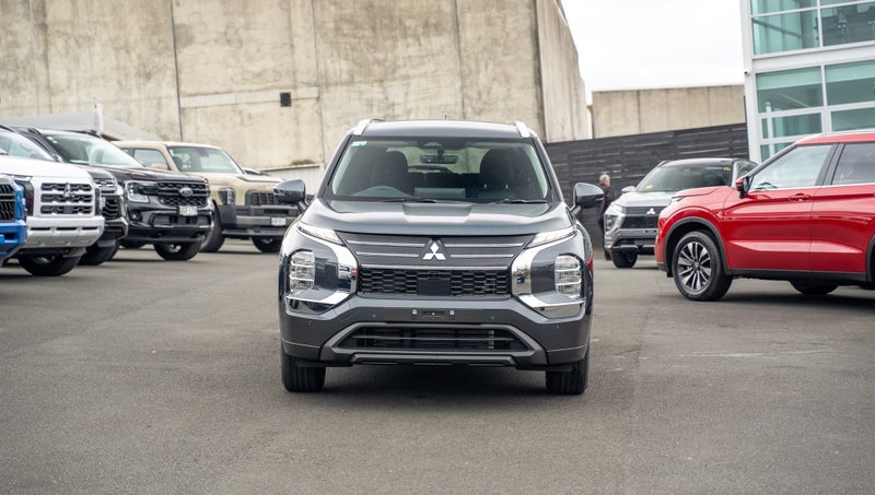 2025 Mitsubishi Outlander Ls 2.5P/Cvt image 3