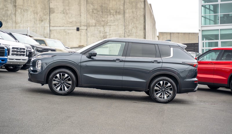 2025 Mitsubishi Outlander Ls 2.5P/Cvt image 5