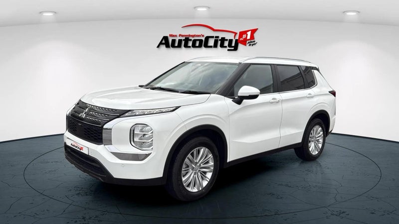 2025 Mitsubishi Outlander LS 2.5P/CVT image 3