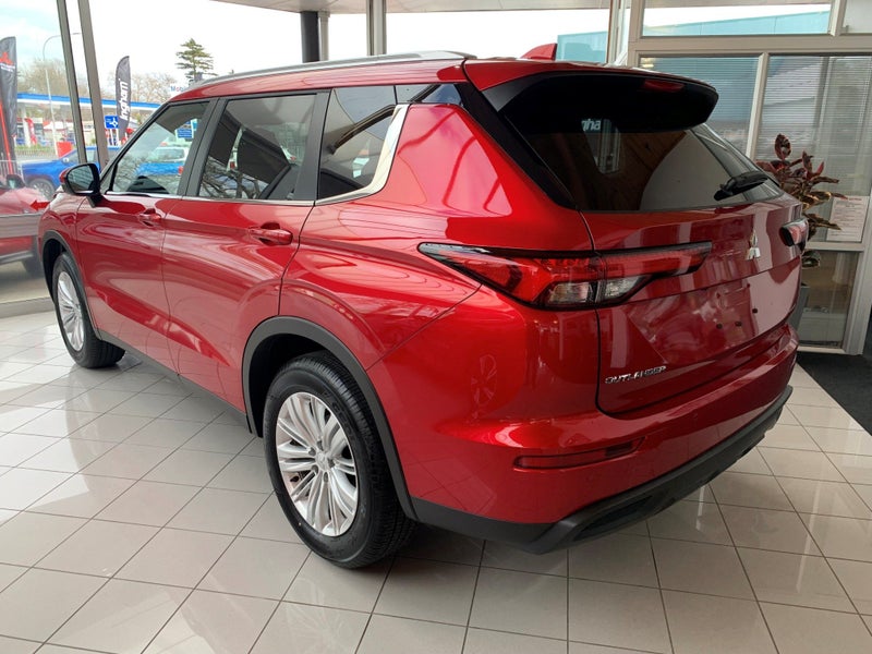 2025 Mitsubishi Outlander LS 2.5P/CVT image 3