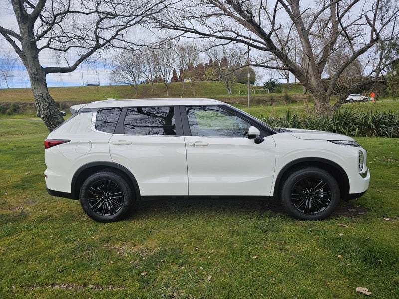 2025 Mitsubishi Outlander LS 2.5P/CVT image 2