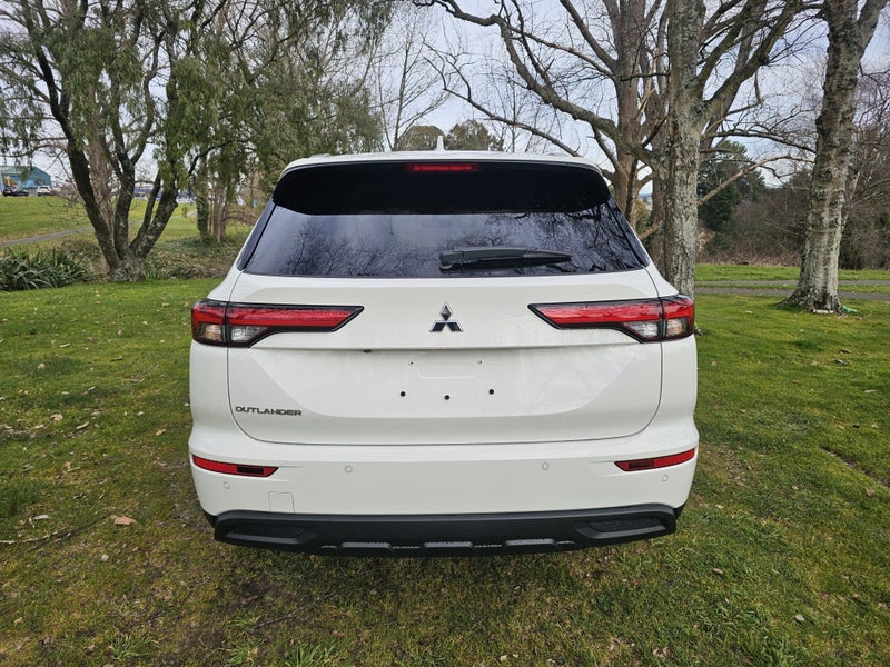 2025 Mitsubishi Outlander LS 2.5P/CVT image 4