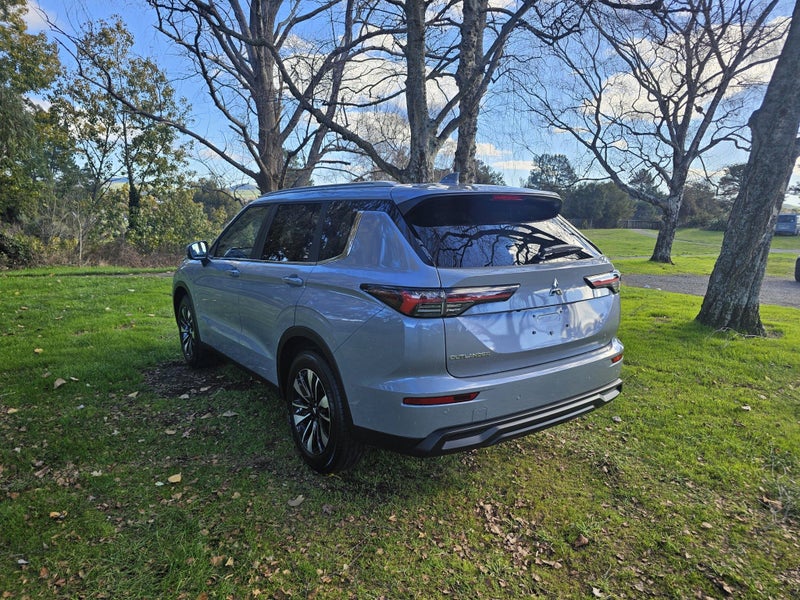 2025 Mitsubishi Outlander LS 2.5P/CVT image 2