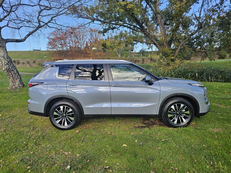 2025 Mitsubishi Outlander LS 2.5P/CVT image 4
