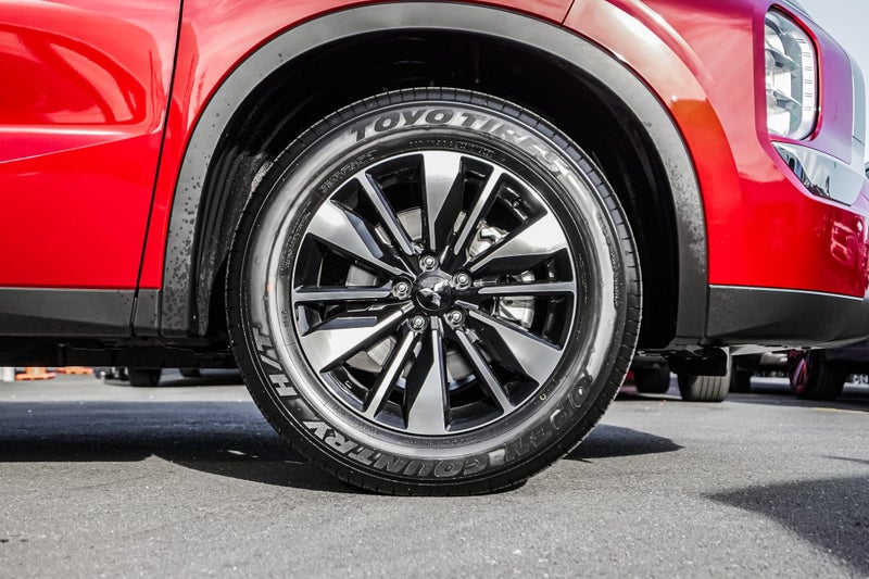 2025 Mitsubishi Outlander LS 2WD image 4