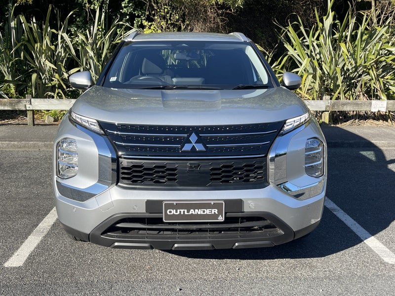 2025 Mitsubishi Outlander LS 2WD image 3