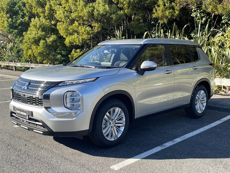 2025 Mitsubishi Outlander LS 2WD image 4