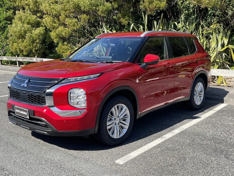 2025 Mitsubishi Outlander LS 2WD image 4