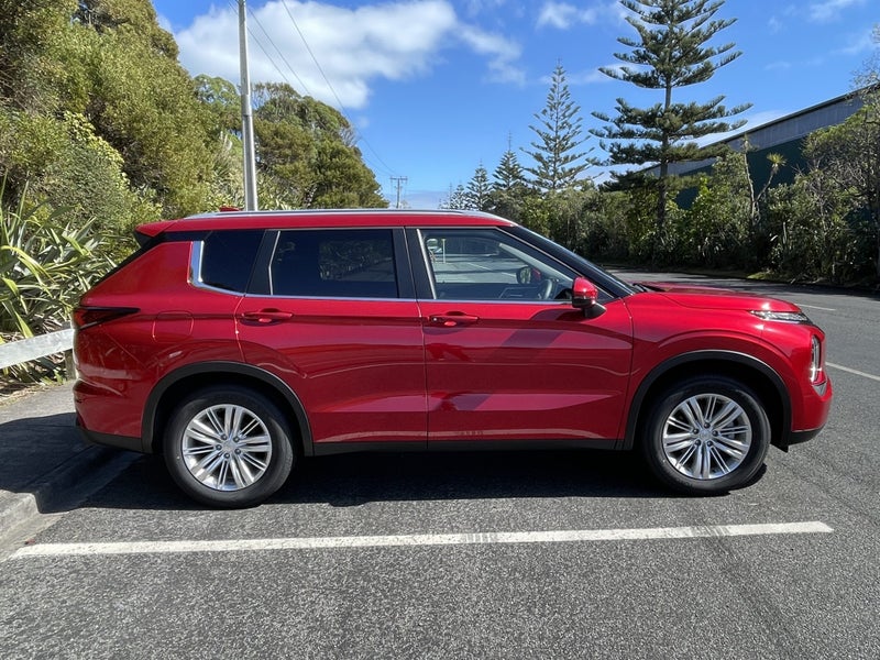 2025 Mitsubishi Outlander LS 2WD image 5