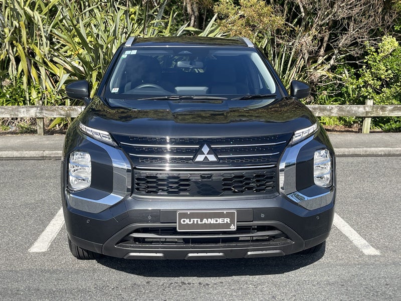 2025 Mitsubishi Outlander LS 2WD image 3