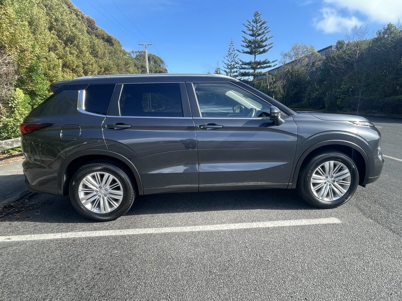 2025 Mitsubishi Outlander LS 2WD image 5