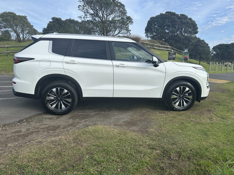 2025 Mitsubishi Outlander LS 2WD image 5