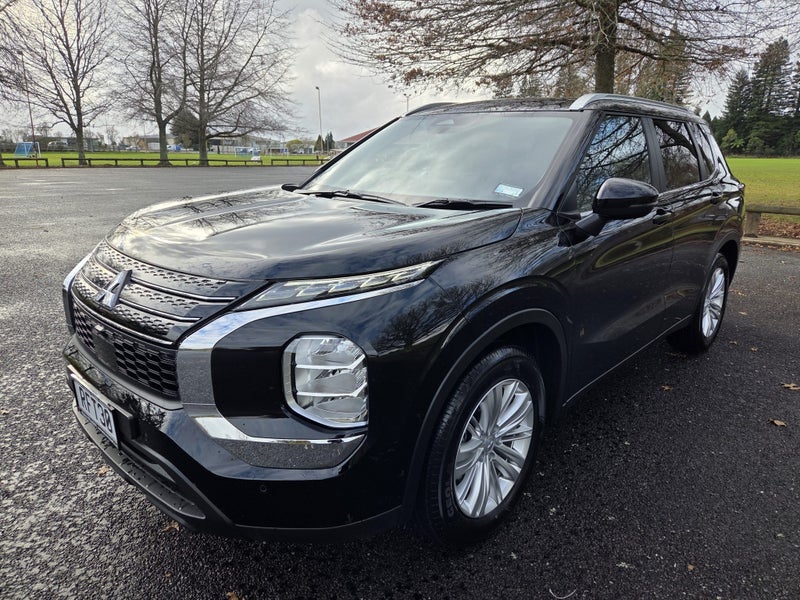 2025 Mitsubishi Outlander LS 2WD Pre Reg image 3