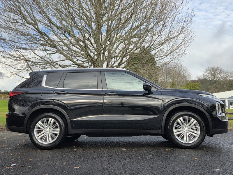2025 Mitsubishi Outlander LS 2WD Pre Reg image 5