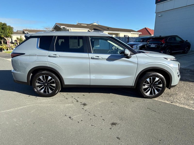 2025 Mitsubishi Outlander Ls image 5