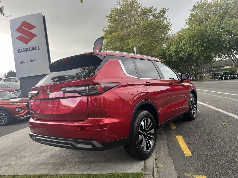 2025 Mitsubishi Outlander LS image 5