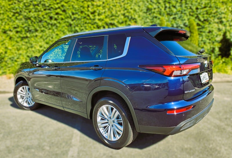 2025 Mitsubishi Outlander LS 4WD - IN STORE SPE... image 4
