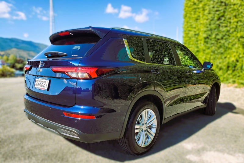 2025 Mitsubishi Outlander LS 4WD - IN STORE SPE... image 5