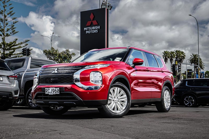 2025 Mitsubishi Outlander LS 4WD PHEV image 1