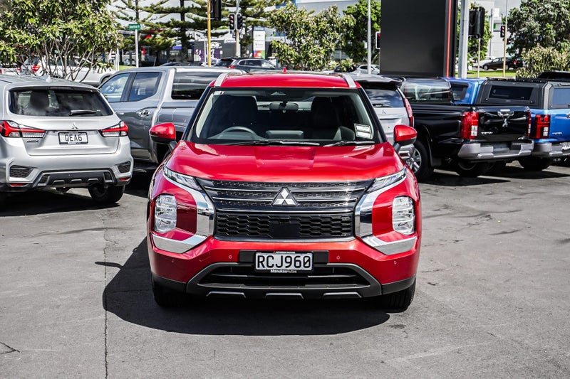 2025 Mitsubishi Outlander LS 4WD PHEV image 3