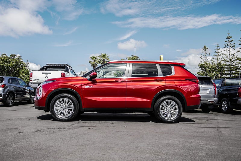 2025 Mitsubishi Outlander LS 4WD PHEV image 5