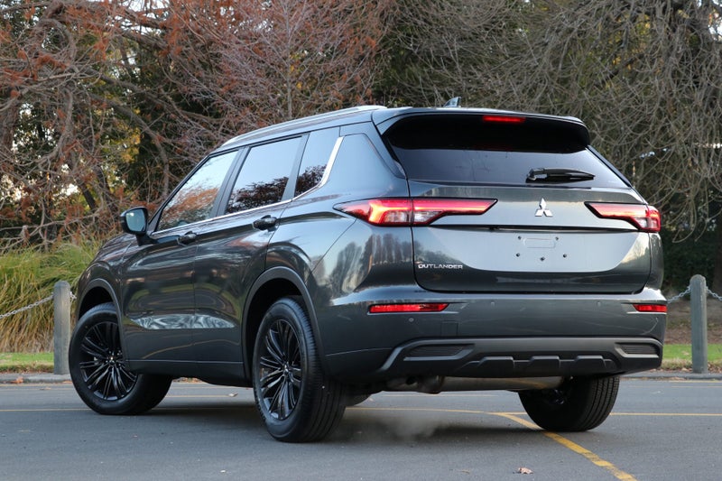 2025 Mitsubishi Outlander LS 4WD (S-AWC) image 2