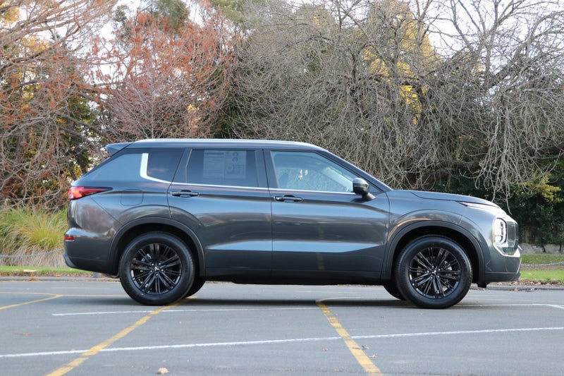2025 Mitsubishi Outlander LS 4WD (S-AWC) image 3