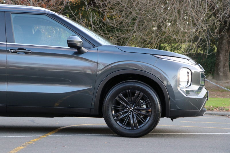 2025 Mitsubishi Outlander LS 4WD (S-AWC) image 4