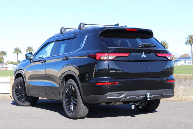 2025 Mitsubishi Outlander LS 4WD (S-AWC) image 2