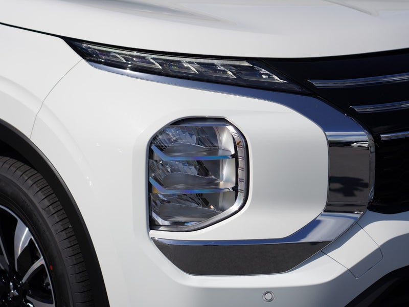 2025 Mitsubishi Outlander LS Demo 2WD image 5