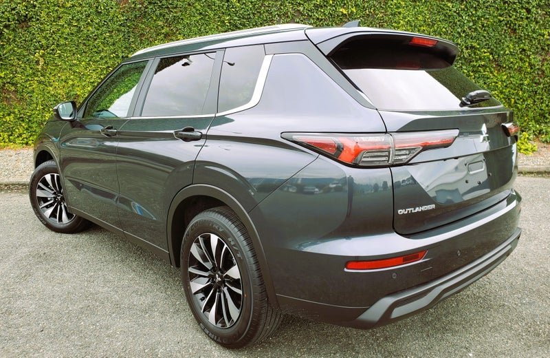 2025 Mitsubishi Outlander LS - FACELIFT! image 5