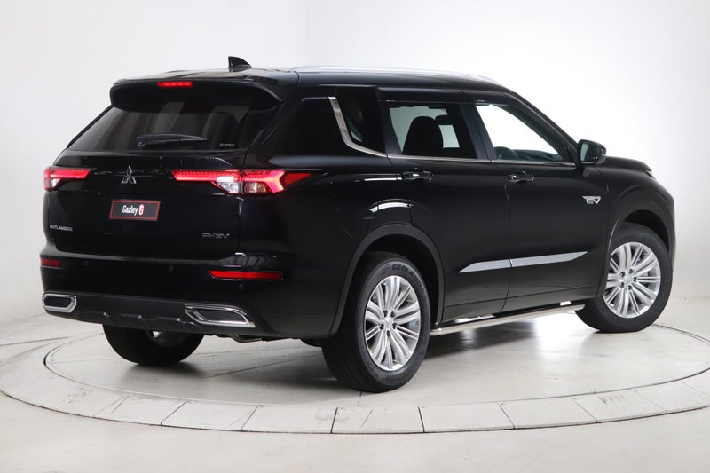 2025 Mitsubishi Outlander LS PHEV image 2