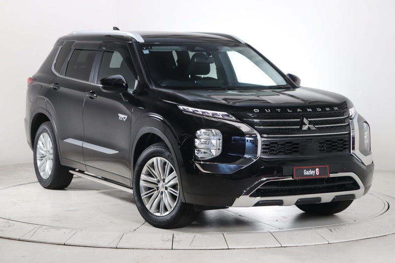 2025 Mitsubishi Outlander LS PHEV image 3