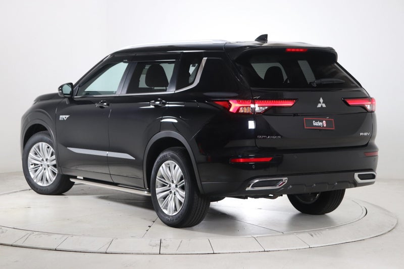 2025 Mitsubishi Outlander LS PHEV image 4